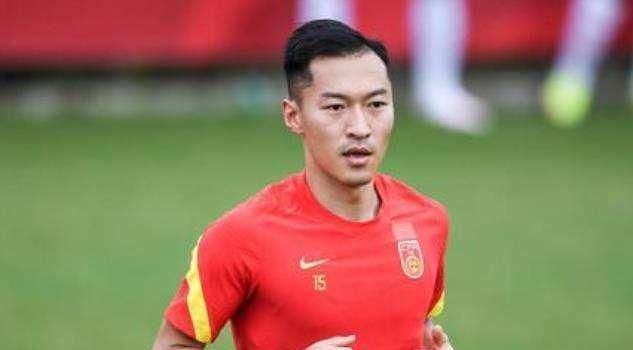 战报欧冠-奥纳纳失误曼联3-3遭加拉塔萨雷逼平 末轮胜拜仁才可能出线北京时间1:45欧冠A组第5轮，曼联客场对阵加拉塔萨雷。